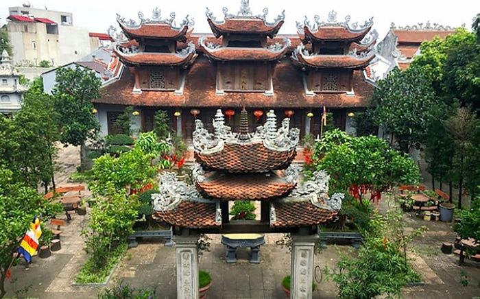 Vẻ đẹp nghìn tuổi của ngôi chùa cổ kính giữa lòng Hà Nội