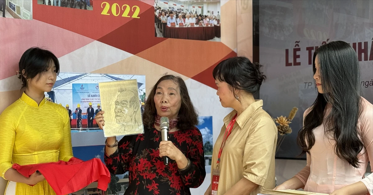 Bảo tàng Báo chí Việt Nam tiếp nhận hiện vật báo chí từ năm tháng chiến trường
