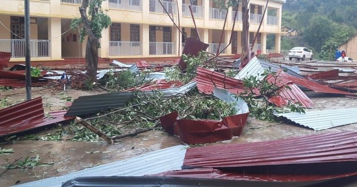 Mưa đá kèm giông lốc tàn phá trường học và nhà dân ở Sơn La