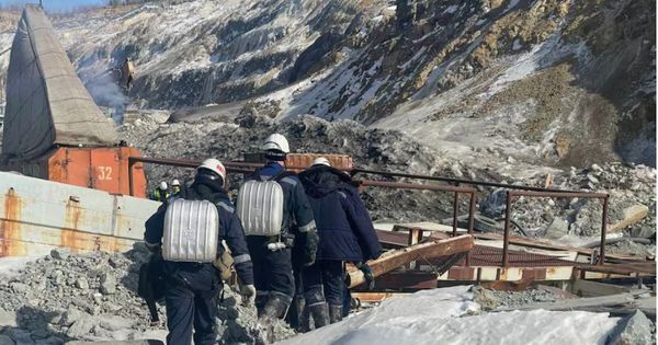 Nước ngập mỏ vàng nơi 13 thợ mỏ Nga mắc kẹt