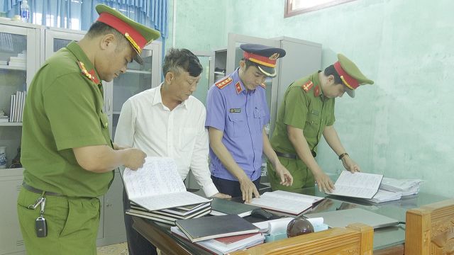 Khởi tố nguyên Chủ tịch UBND xã ở Quảng Bình vì để cấp dưới tham ô tài sản