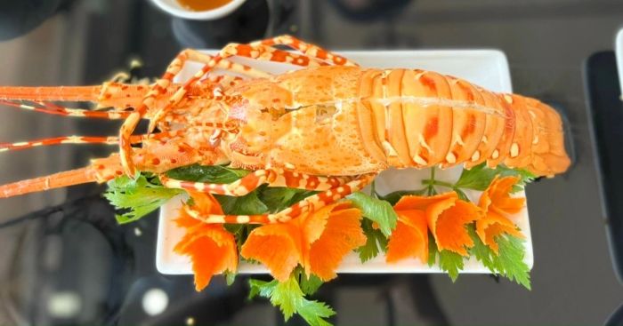 Khách Hàn Quốc khen hải sản Cát Bà ngon rẻ: Bữa ăn 7 món hết 8 triệu đồng