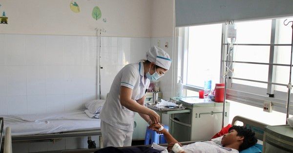 Vụ nhiều học sinh Nha Trang nhập viện sau bữa sáng: Phụ huynh bàng hoàng