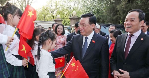 Chủ tịch Quốc hội Vương Đình Huệ: Cộng đồng người Việt Nam ở Trung Quốc 'đông nhưng phải mạnh'