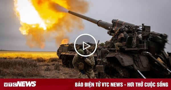 Khoảnh khắc Nga phá hủy kho đạn của Ukraine