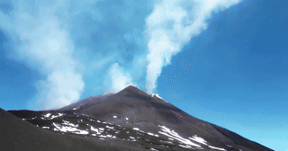 Cận cảnh núi lửa phun vòng trong bí ẩn như phim khoa học viễn tưởng
