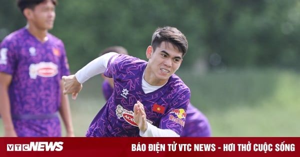 HLV Hoàng Anh Tuấn tăng gấp đôi thời lượng tập luyện cho U23 Việt Nam