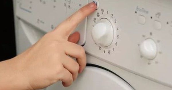 Máy giặt có một nút đặc biệt giúp tiết kiệm nước và thời gian