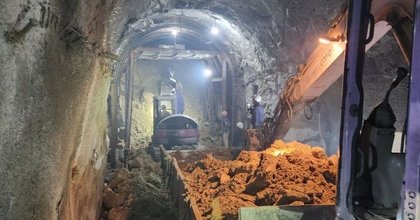 Sạt lở hầm Bãi Gió khiến đường sắt Bắc - Nam qua Khánh Hòa ách tắc