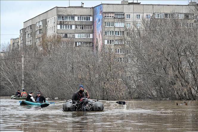 Nga, Kazakhstan sơ tán hàng nghìn người do nước lũ dâng cao