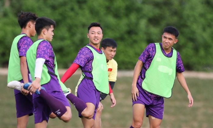 U23 Việt Nam làm quen sân tập mới, sẵn sàng cho trận ra quân