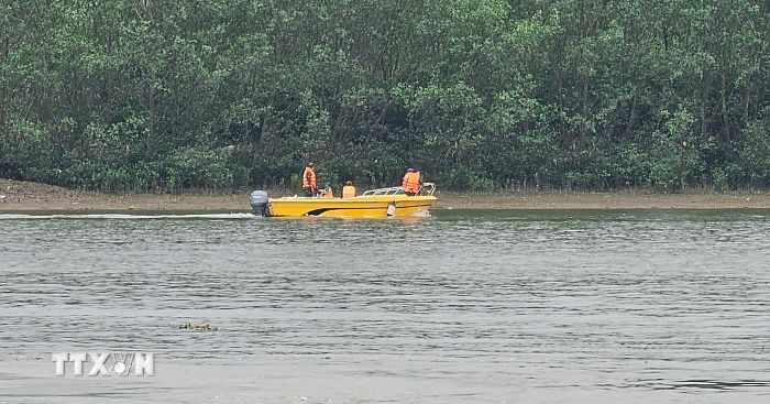 Quảng Ninh: Lật thuyền nan trên sông Chanh khiến 4 người mất tích