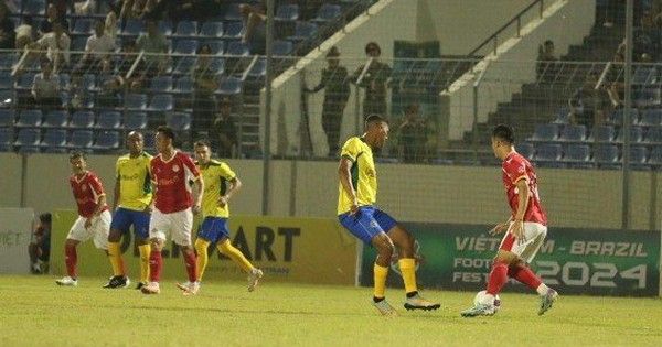Giao hữu bóng đá giữa các cựu ngôi sao Việt Nam và Brazil