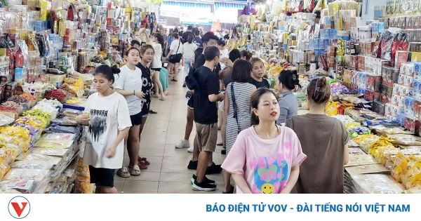 Chợ và siêu thị Đà Nẵng thu hút khách du lịch mua sắm dịp lễ 30/4 - 1/5