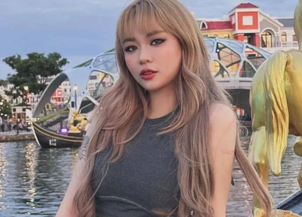 ‘Nữ streamer giàu nhất Việt Nam’ chăm diện đồ cut-out, ngày càng được khen xinh đẹp
