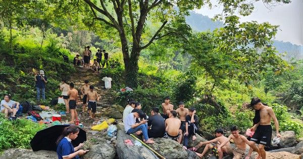 Hà Nội: Nhiều người lên núi tránh nóng dịp nghỉ lễ