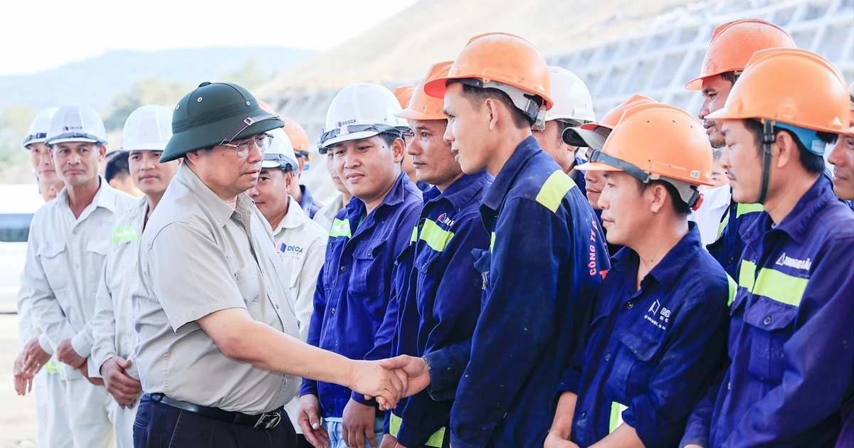 Thủ tướng thị sát các dự án đường cao tốc qua Bình Định, Phú Yên