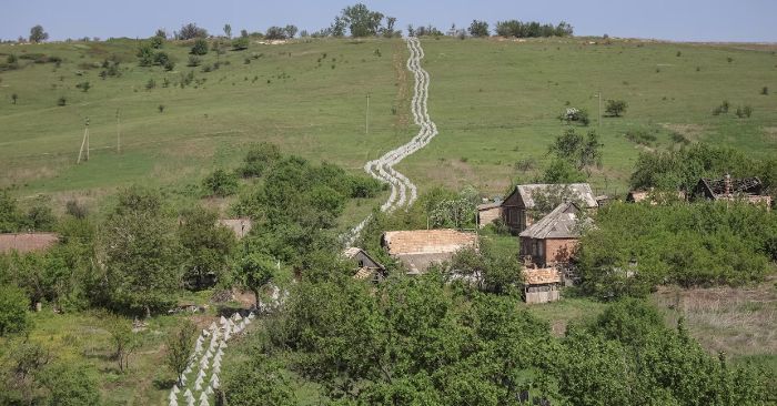 Ukraine rút khỏi 3 làng ở miền đông, mong ngóng viện trợ