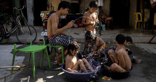 Đông Nam Á nắng nóng kỷ lục: Nhiệt độ cảm nhận chạm ngưỡng 53 độ C, người dân vật vã tìm cách chống chọi