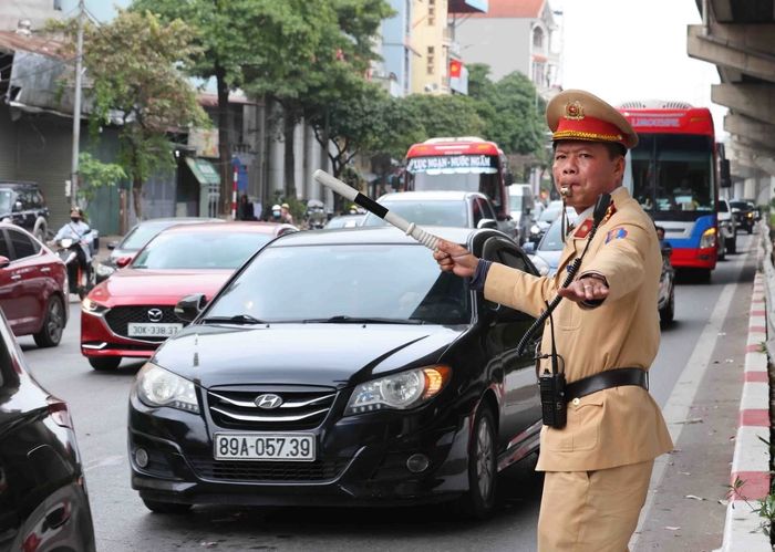 Hà Nội: Ngăn chặn kịp thời nhiều hành vi vi phạm trật tự an toàn giao thông