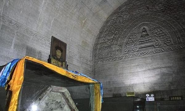 Mở mộ vua Khang Hy, chuyên gia hét lớn: “Niêm phong ngay!”