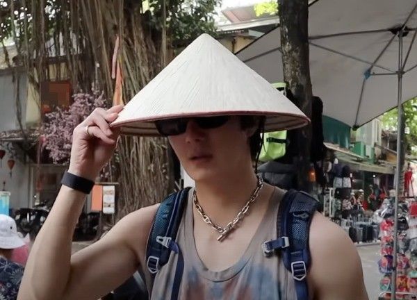Sao Hàn gây chú ý với vlog du lịch Việt Nam