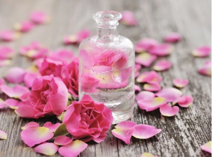 Tự làm nước hoa hồng tự nhiên và an toàn cho làn da của bạn