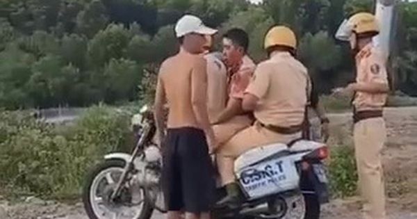 Xe CSGT huyện Cần Giờ va chạm xe máy khác, 3 người nguy kịch