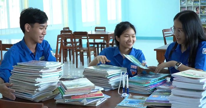 Hàng nghìn đầu sách ủng hộ học sinh vùng khó khăn ở Quảng Ngãi
