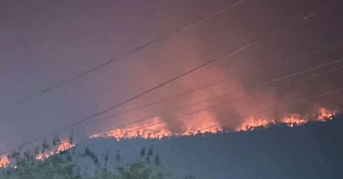 Lào: Cháy rừng dữ dội do thời tiết khô thiêu rụi 20ha rừng phòng hộ