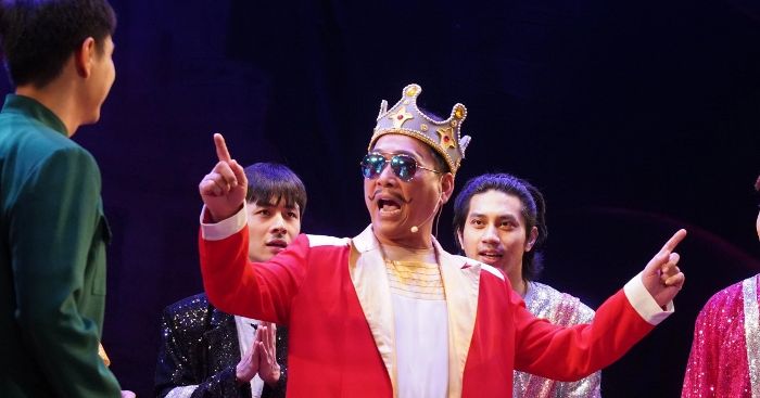 PGĐ Nhà hát Kịch Việt Nam khiến khán giả bật cười khi vào vai Hoàng đế