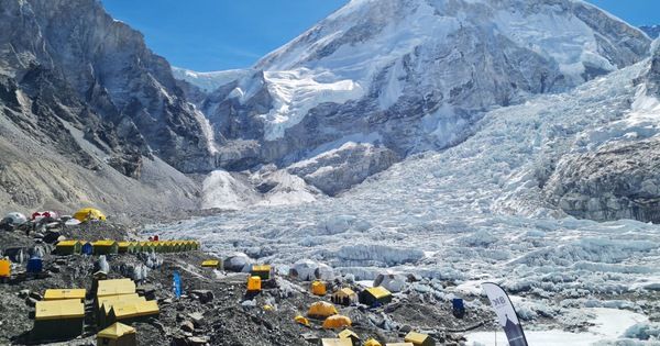 Tòa án Nepal hạn chế cấp phép leo đỉnh Everest