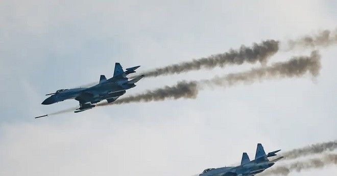 Ukraine tấn công sâu buộc Nga di dời hàng chục máy bay quân sự xa tiền tuyến 