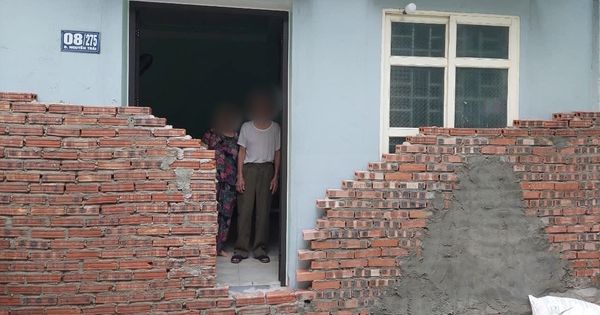 Xôn xao hình ảnh cụ ông cụ bà đứng thẫn thờ trong ngôi nhà bị hàng xóm xây tường bịt kín cửa: Pháp luật quy định thế nào?