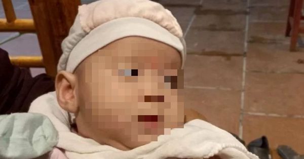 Xót xa bé gái 3 tháng tuổi bị bỏ rơi trước cổng chùa trong đêm nhờ người nuôi giúp