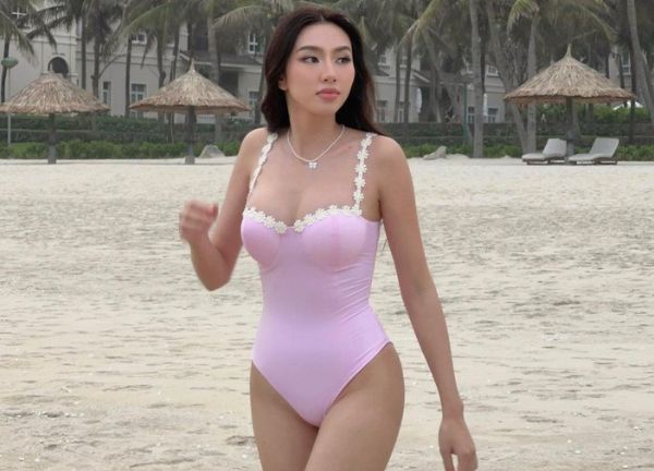 Thùy Tiên “lên đồ” đi chơi cùng hội bạn toàn nam của Quang Linh Vlogs, không giống Hoa hậu chuyên trị style quyến rũ
