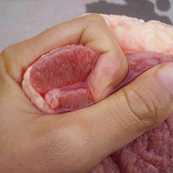 Đi chợ mua thịt lợn chỉ cần nhìn 5 điểm này là biết thịt "sạch" hay "bẩn"