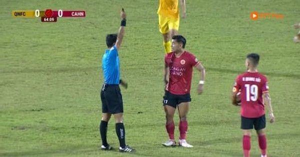 Văn Thanh tỏ thái độ sau khi bị VFF "treo giò" 3 trận