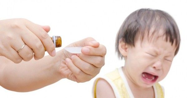 6 sai lầm cha mẹ cần tránh khi cho trẻ uống thuốc