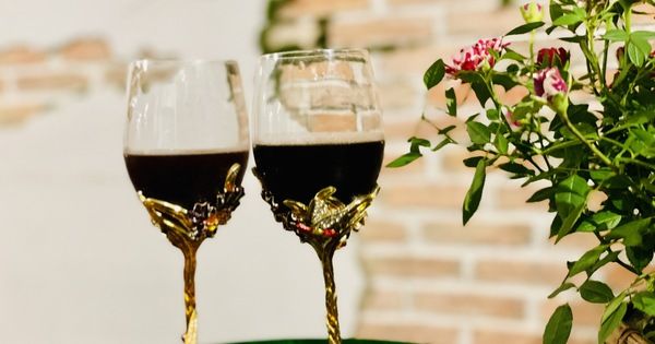 Có phải rượu vang vừa đủ giúp khỏe tim và ngủ ngon?