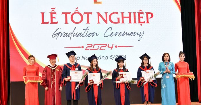 Đại học Bách khoa Hà Nội chọn Ngày của mẹ trao bằng tốt nghiệp