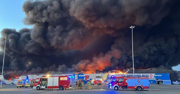 Hỏa hoạn thiêu rụi trung tâm thương mại lớn nhất tại thủ đô Ba Lan