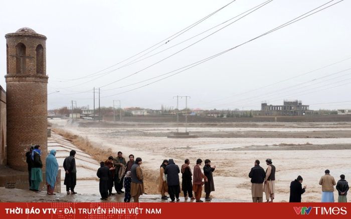 Lũ lụt ở Afghanistan khiến hơn 300 người thiệt mạng, hàng nghìn người mất nhà cửa