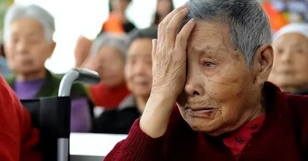 Tuổi 80 vào viện dưỡng lão ở, bà mẹ này bất lực, rơi nước mắt: "Nuôi đứa con hiếu thảo quan trọng hơn đứa con học giỏi"
