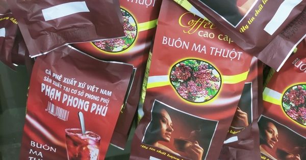 Cận cảnh gần 2.000 gói cà phê Phạm Phong Phú là hàng giả, không có thành phần caffeine
