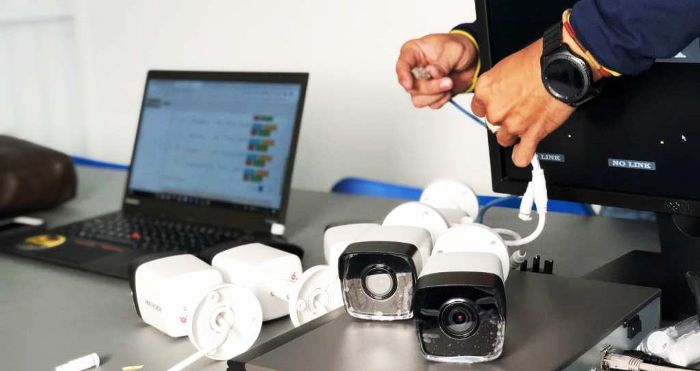 Kẽ hở khiến người dùng camera giám sát “trần như nhộng” dưới con mắt hacker
