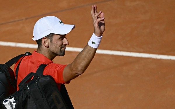 Novak Djokovic dừng bước tại vòng 3 Italia mở rộng