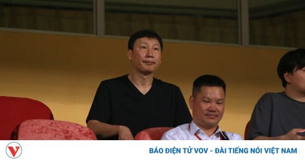 HLV Kim Sang Sik ''nhắm'' cầu thủ đặc biệt cho ĐT Việt Nam sau trận đấu V-League