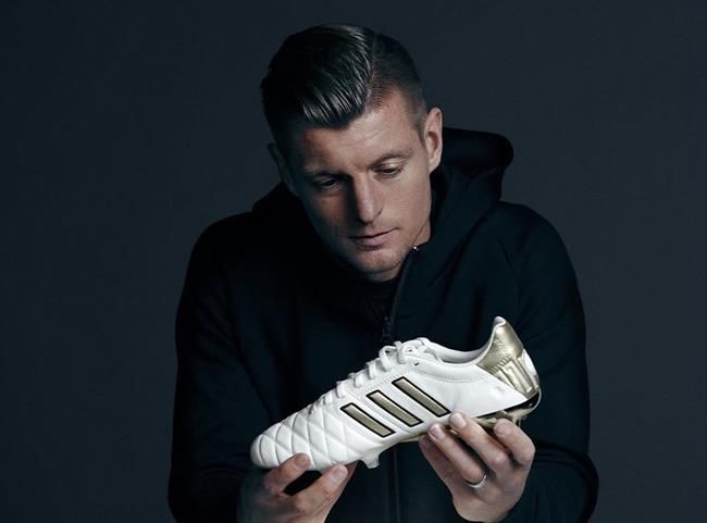 Toni Kroos cuối cùng cũng đổi giày thi đấu sau 10 năm