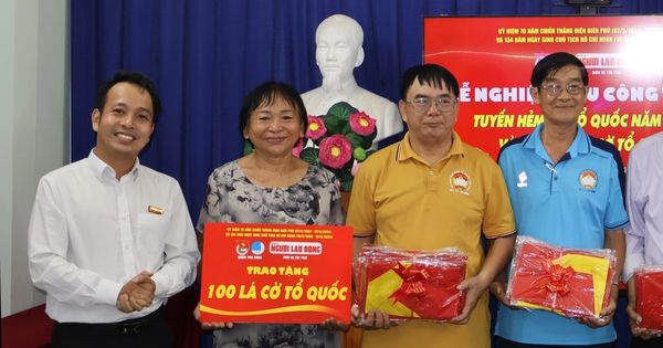 Báo Người Lao Động trao tặng các phần quà ý nghĩa ở quận Tân Bình